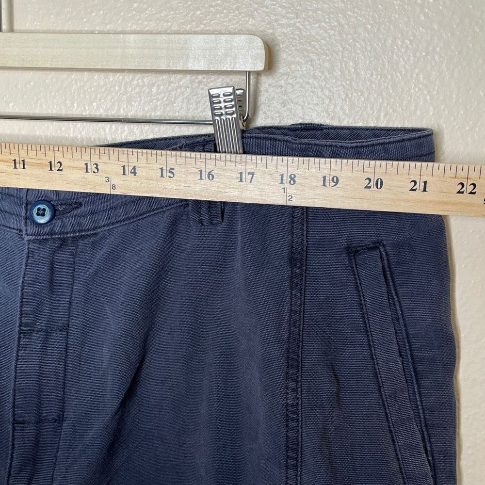 Tommy Bahama Men’s Size 44 Blue Cargo Shorts - Picture 6 of 10